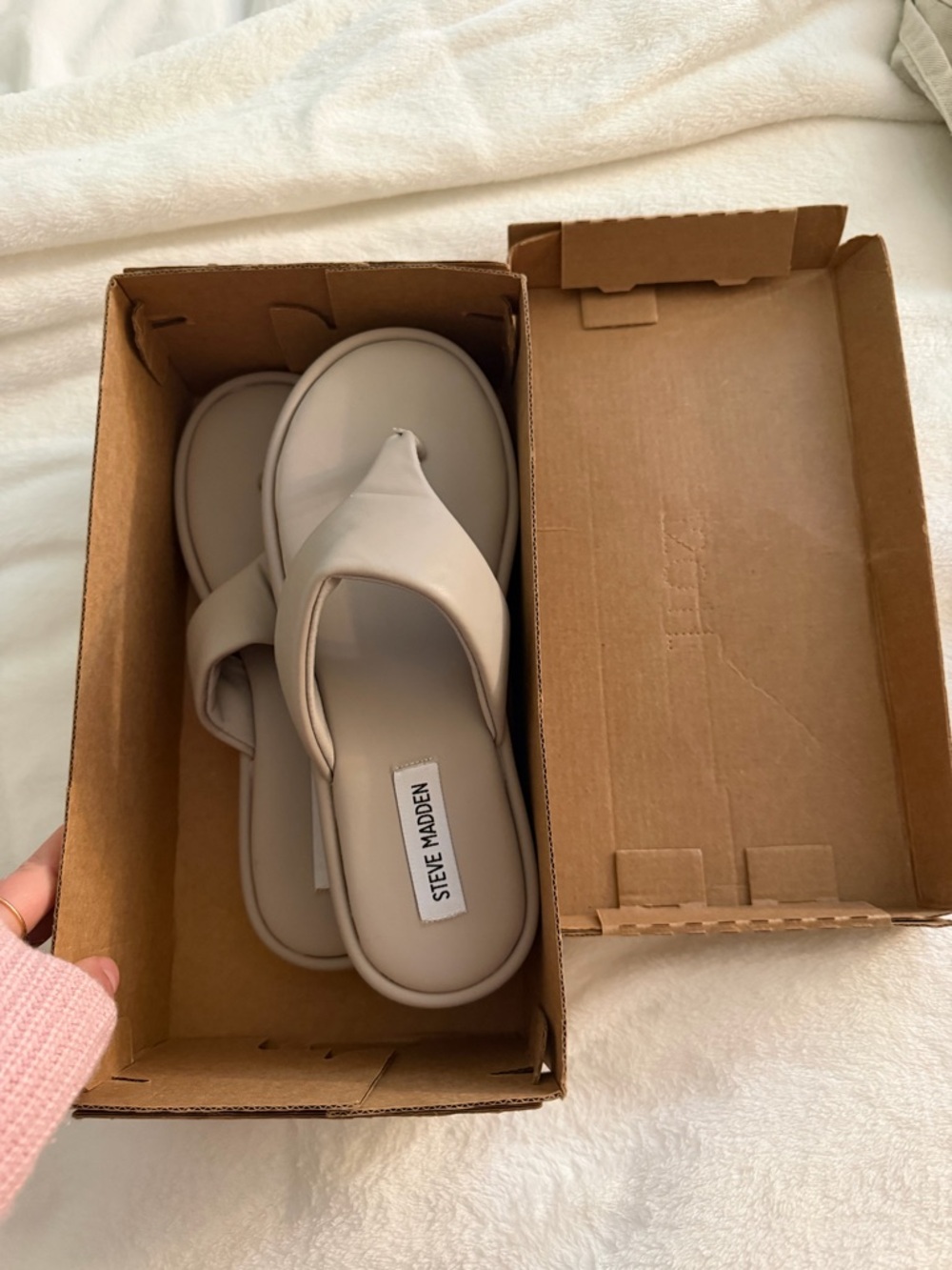 Steve Madden Neutral Padded Thong Sandals in Light Taupe
